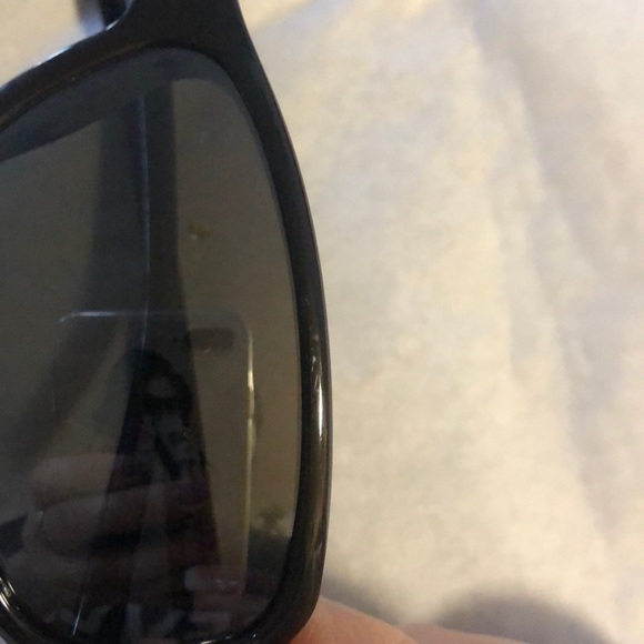 Maui Jim Polarized Sunglasses (Practically New) - Picture 3 of 3